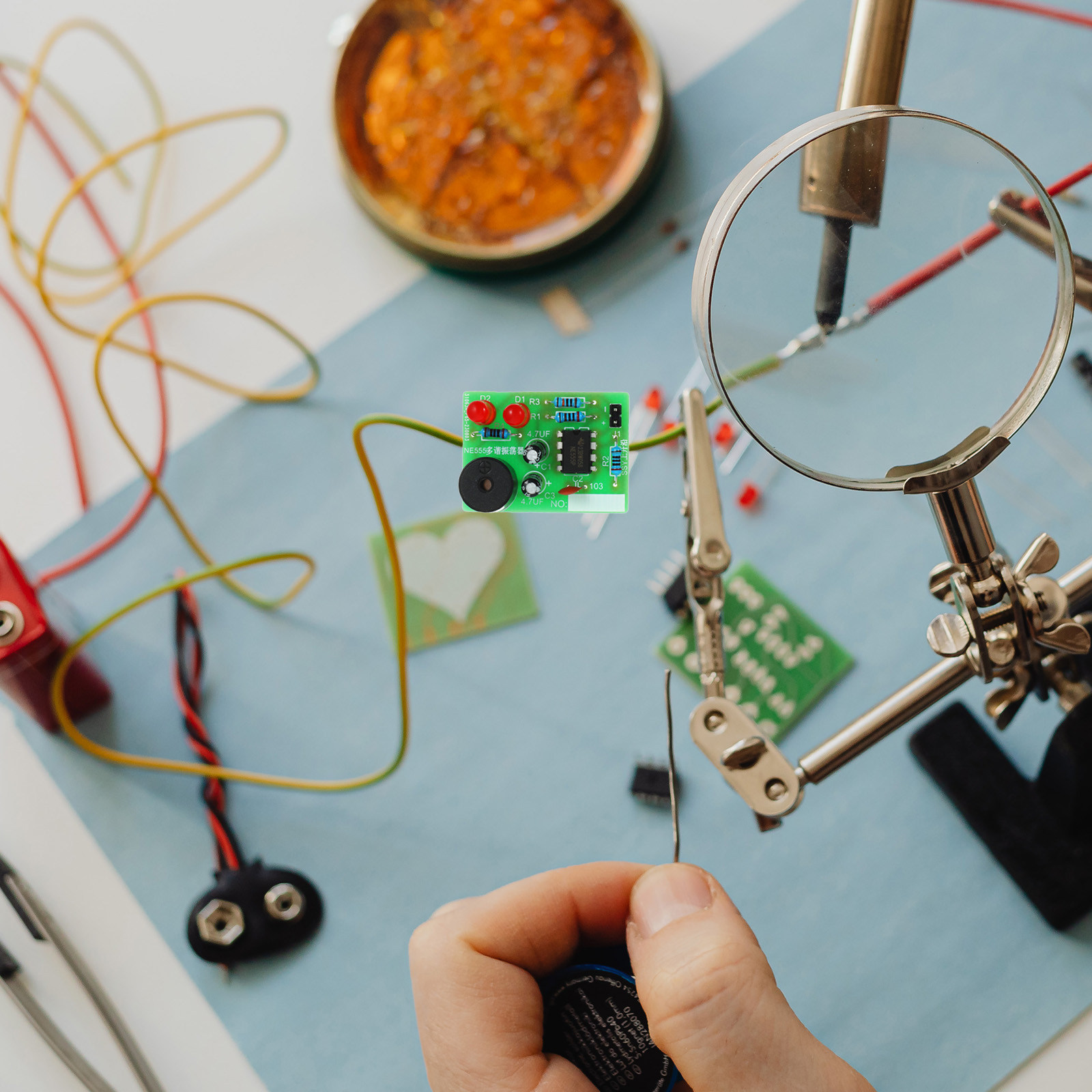 Diy Electronics Soldering Kit - 5-teiliges Löt-Trainingsset: Schweißübungsplatine, Leiterplatte, Blinkoszillator –